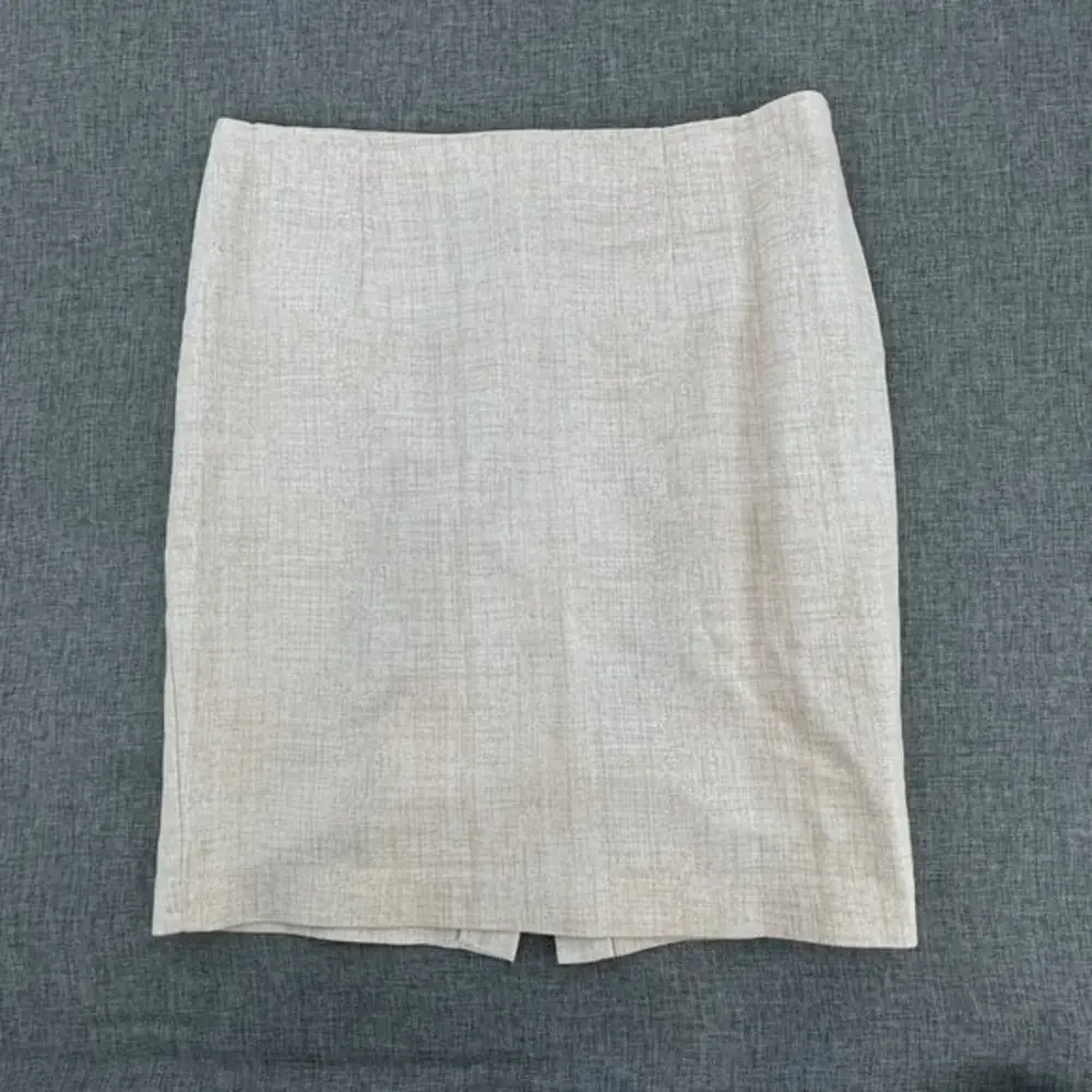 Katherine Barclay Montreal Straight Skirt Cream Color Size 8 Cotton